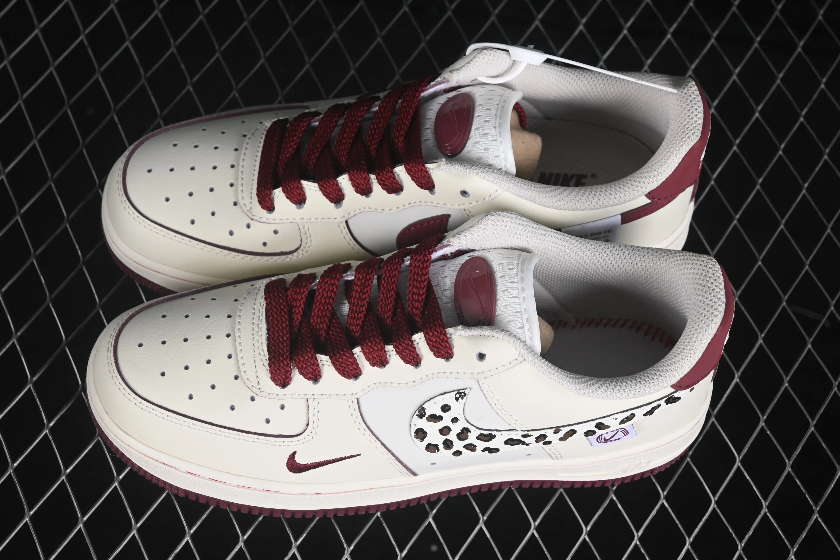 All categories Nk Air Force 1 Air Force series Nk Air Force 1 Low Air Force low-top Nike Air Force 1'07 Low "Wild Berry Leopard Shadow" Hand-painted graffiti Wild Berry Leopard Shadow Air Force 1 low-top casual sneakers FB1839-521